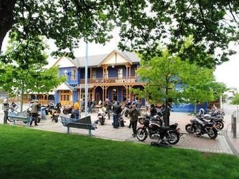 Gasthof The Blue Pub 2*